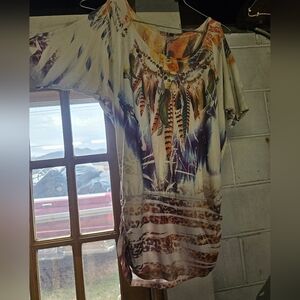 Body Central Women's Feather Print Top With Sinched Waist And Open Arm Design